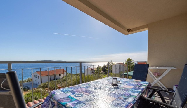 Apartments Ena (33981-A3) - Zavala - island Hvar