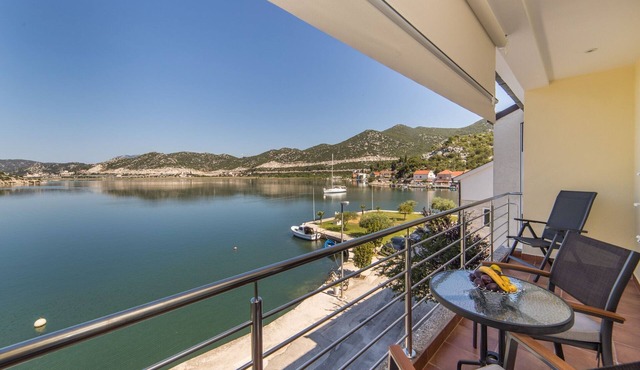 Apartments Ema-Comfort Two Bedroom Apartment with Sea View (Fancy)