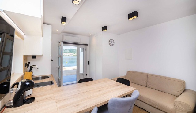 Apartments Ema - Studio Apartment with Sea View