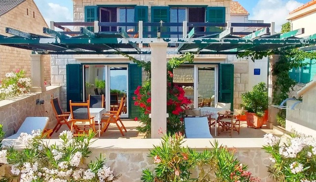 Apartments Ennio, (11485), Povlja, hr