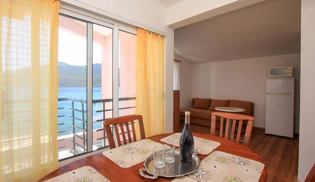 Apartments Ereš Zuronja-One-Bedroom Apartment with Sea View 2