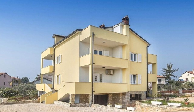 Apartments Graciella, (14128), Lovrecica, hr