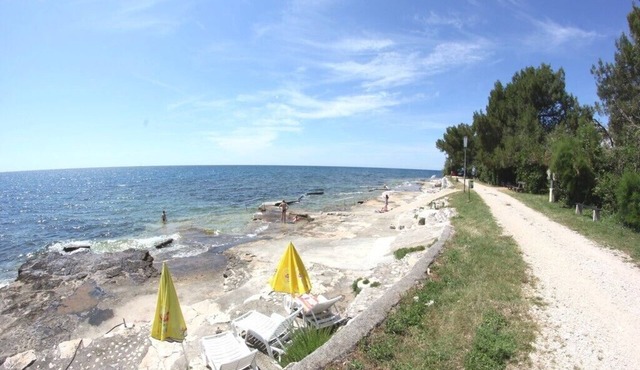 Apartments Graciella, (14129), Lovrecica, hr