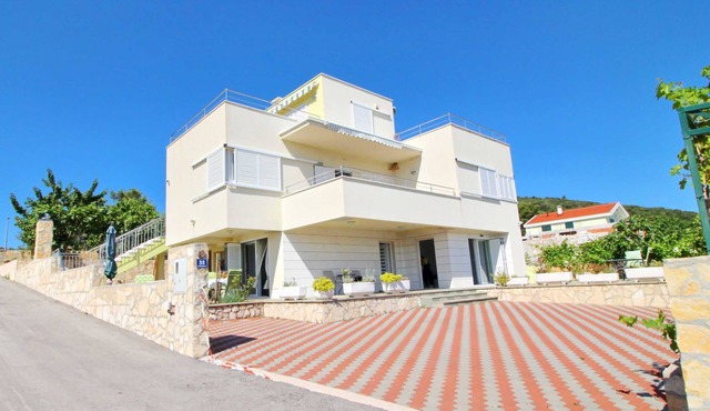 Apartments Gusti