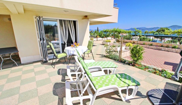Apartments Gusti - One Bedroom Apartment with Terrace and Sea View
