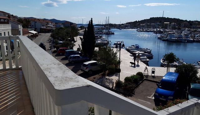 Apartments Ivanka (10731-A2) - Jezera - island Murter