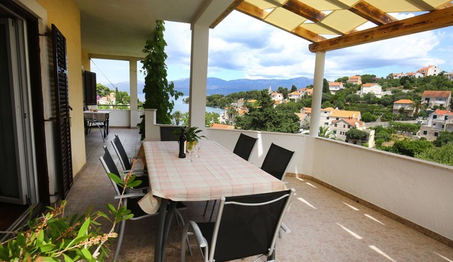 Apartments Boro (33301-A1) - Splitska - island Brac