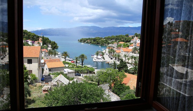 Apartments Boro (33301-A2) - Splitska - island Brac
