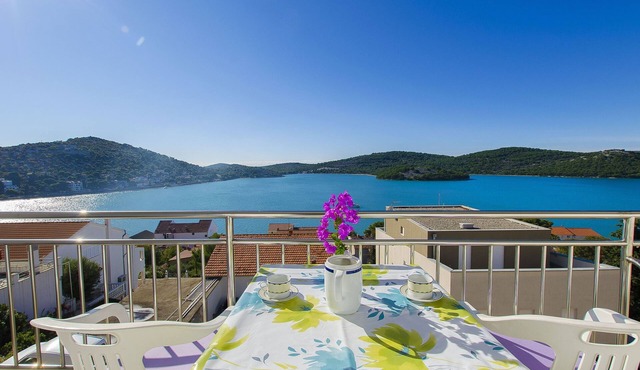 Apartments Rada (26811-A2) - Tisno - island Murter
