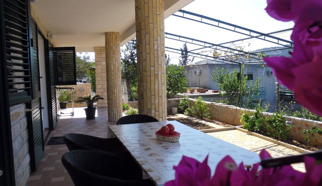 Apartments Hari (89361-A4) - Tisno - island Murter