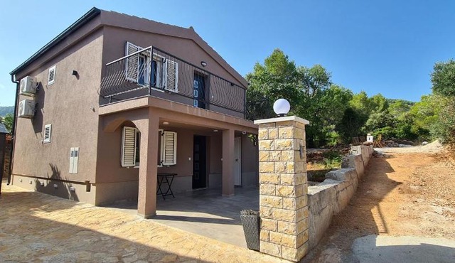 Apartments Hvaranin