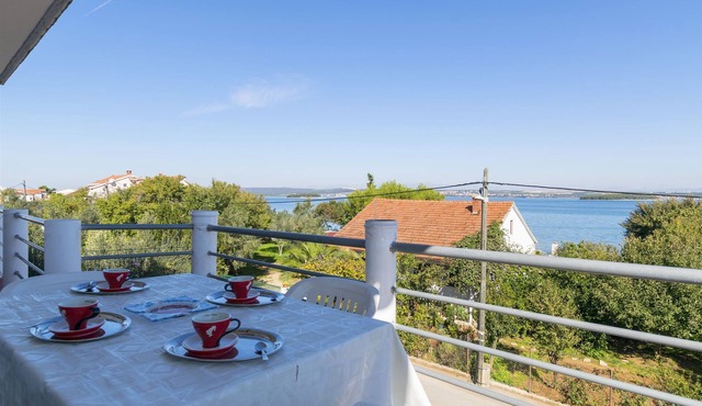 Apartments Irena (16831-A2) - Tkon - island Pasman
