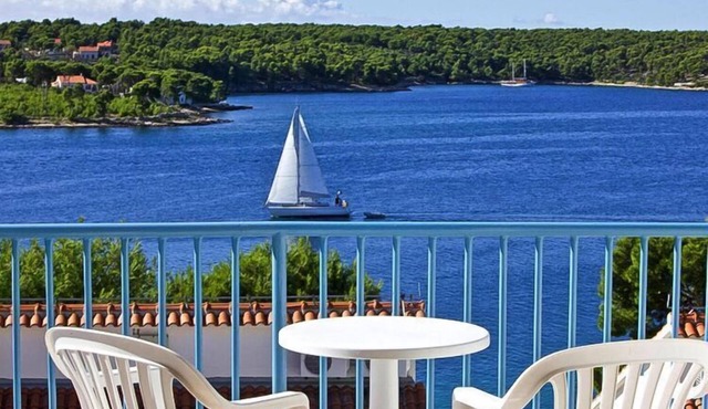 Apartments Illyrian Resort, Milna, with pool