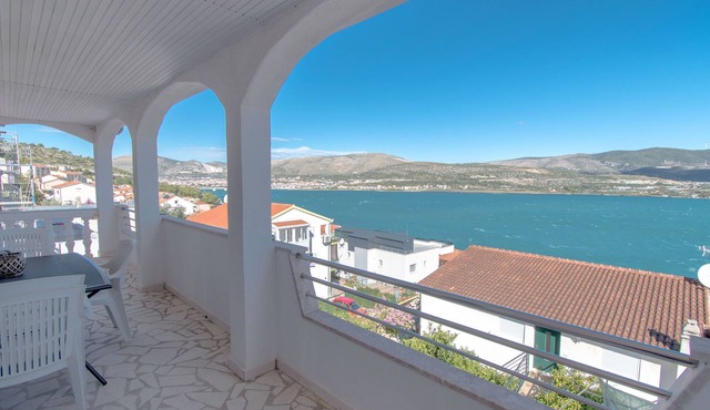 Apartments Iva (30731-A3) - Arbanija (Ciovo)