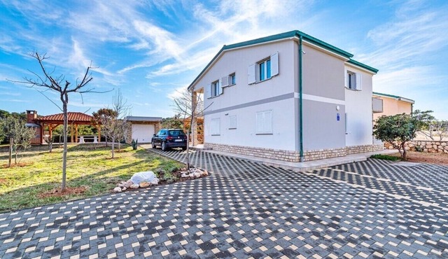 Apartments Ivan, (14609), Ražanac, hr