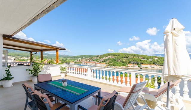 Apartments Jakov (30531-A1) - Jelsa - island Hvar