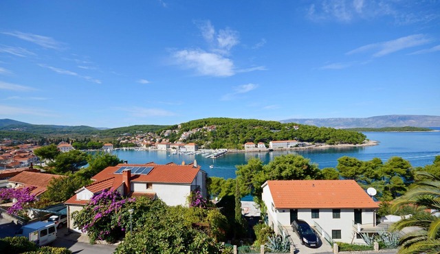 Apartments Jakov (30531-A2) - Jelsa - island Hvar