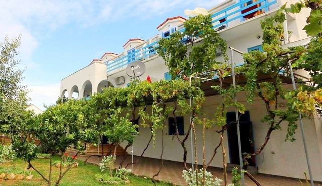 Apartments Jadranka, (15680), Sucuraj, hr