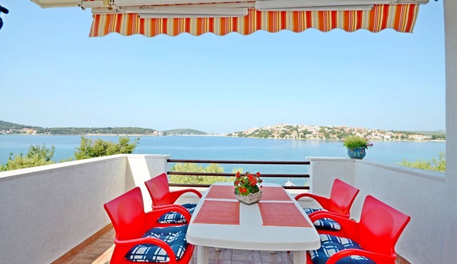 Apartments Jadranka (28281-A2) - Rogoznica