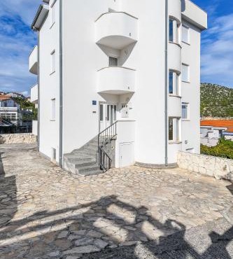 Apartments Jakov