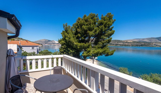 Apartments Janja (30131-A8) - Arbanija (Ciovo)