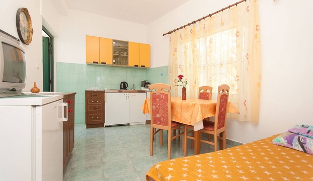 Apartments Jasminka (44611-A1) - Poljica