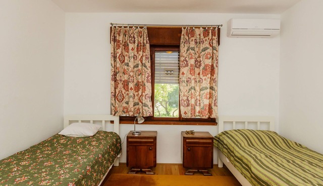 Apartments Jelen (17281-A2) - Kastel Stari