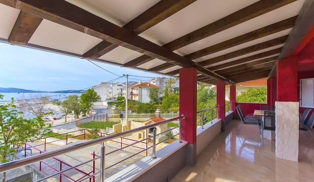 Apartments Karlo (40351-A1) - Okrug Gornji (Ciovo)