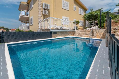 Apartments Kapetan