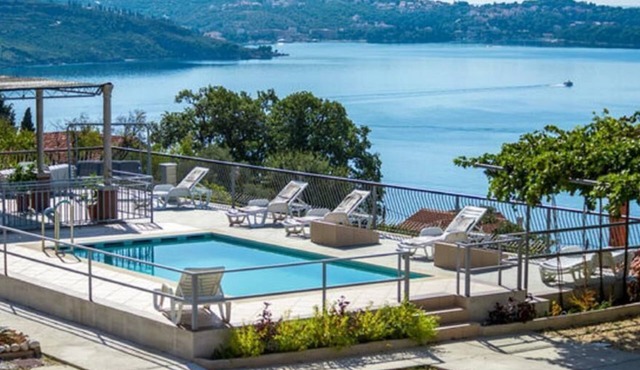 Apartments Klis -Studio Apartment with Terrace - 2 (A)
