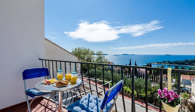 Apartments Knego - Comfort One Bedroom Apartment with Balcony and Sea View
