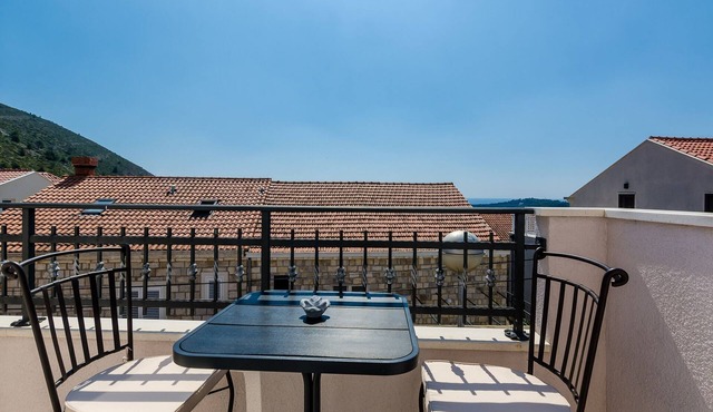 Apartments Life - Two Bedroom Apartment with Balcony and Sea View