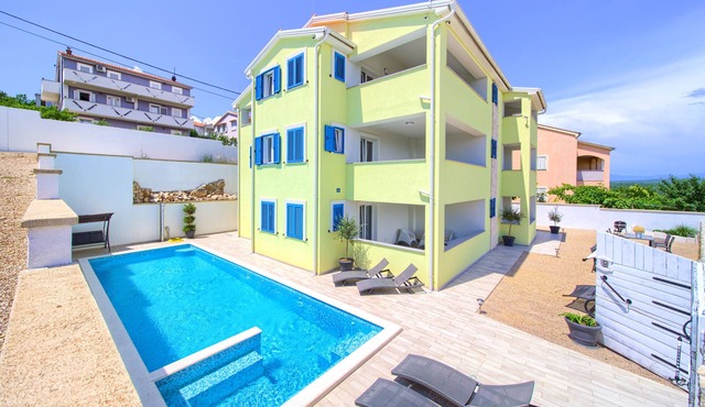 Apartments Mali Nono