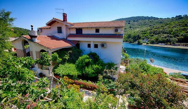 Apartments Malo Lago