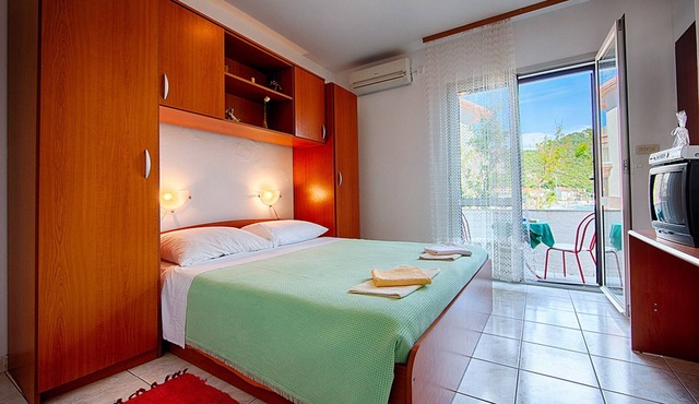 Apartments Malo Lago - One-Bedroom Apartment with Balcony and Sea View - 2nd floor (Apartment 4)