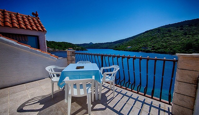 Apartments Malo Lago - One-Bedroom Apartment with Two Balconies and Sea View - Attic (Apartment 2)
