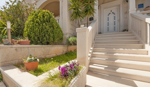 Apartments Mara, (12240), Supetar, hr