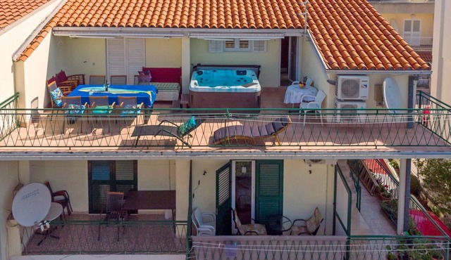 Apartments Margarita, (13835), Makarska, hr