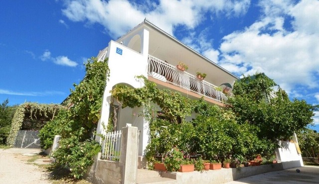 Apartments Marija, (14689), Vinišce, hr