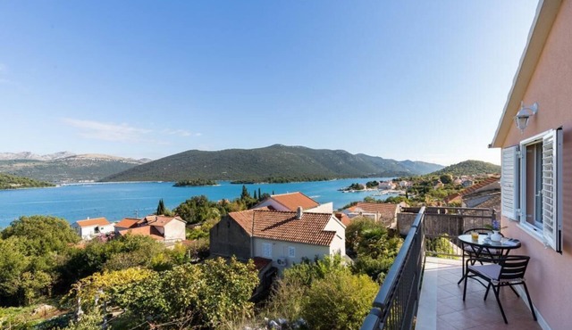 Apartments Memunić - One Bedroom Apartment with Balcony and Sea View