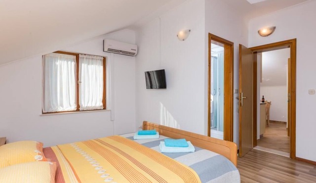 Apartments Memunić - One Bedroom Apartment with Garden View