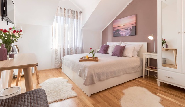 Apartments Micika - Deluxe Double Room with Mountain View (S2)