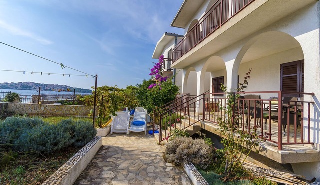 Apartments Milan (13571-A1) - Rogoznica