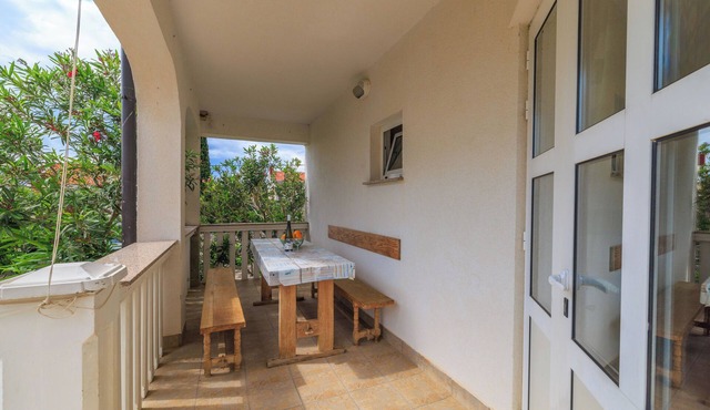 Apartments Mirela (69941-A2) - Karlobag