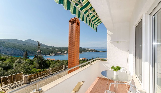Apartments Mrvelj (100301-A2) - Gdinj - island Hvar