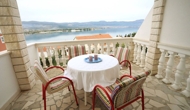 Apartments Nena (57331-A2) - Zedno (Ciovo)