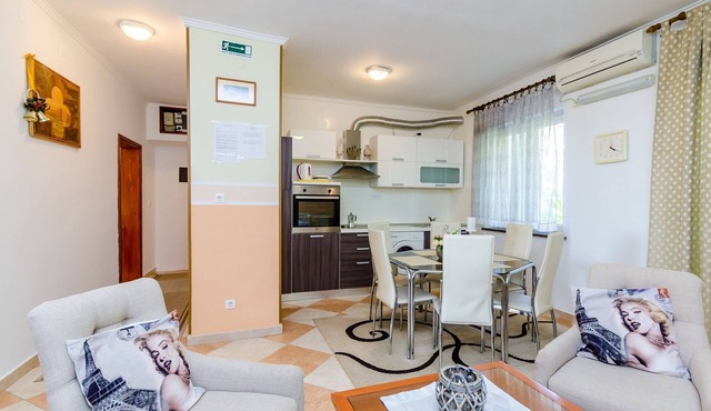 Apartments Nicol - Two-Bedroom Apartment with Terrace and Sea View