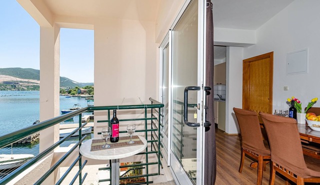 Apartments Oliver (52861-A2) - Putnikovic