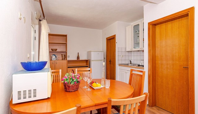 Apartments Oliver (52861-A3) - Putnikovic