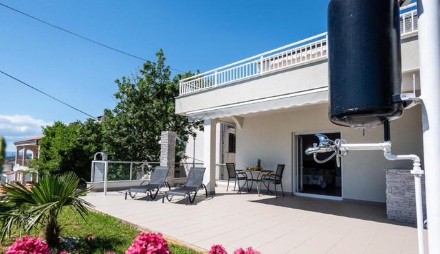 Apartments Omorfia